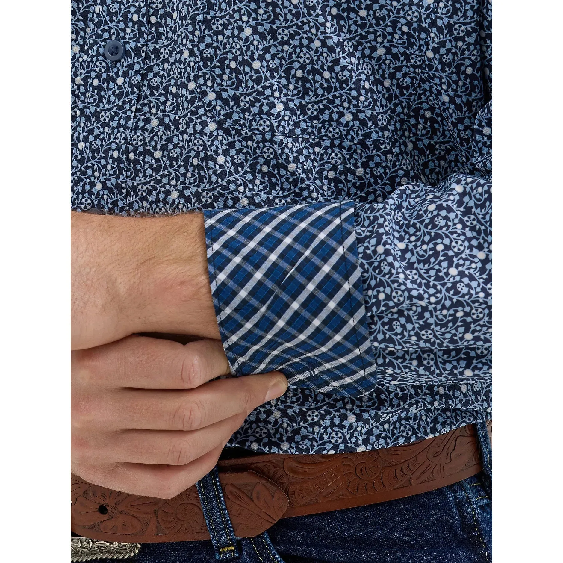 Men's Wrangler® George Strait™ Long Sleeve Button Down Two Pocket Shirt 112356614