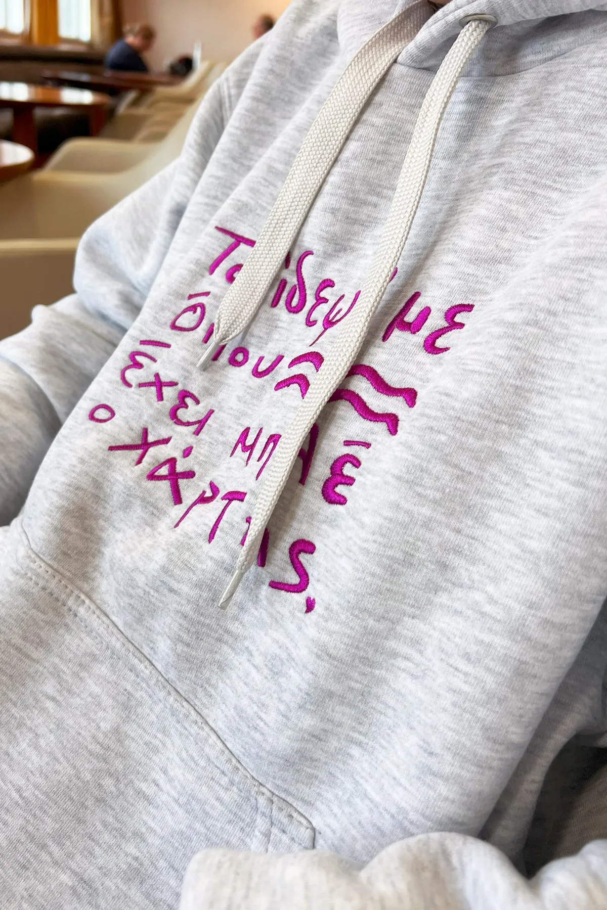 "Taksidepse me" Hoodie in Light Grey 𝗢𝗻𝗲 𝗦𝗶𝘇𝗲