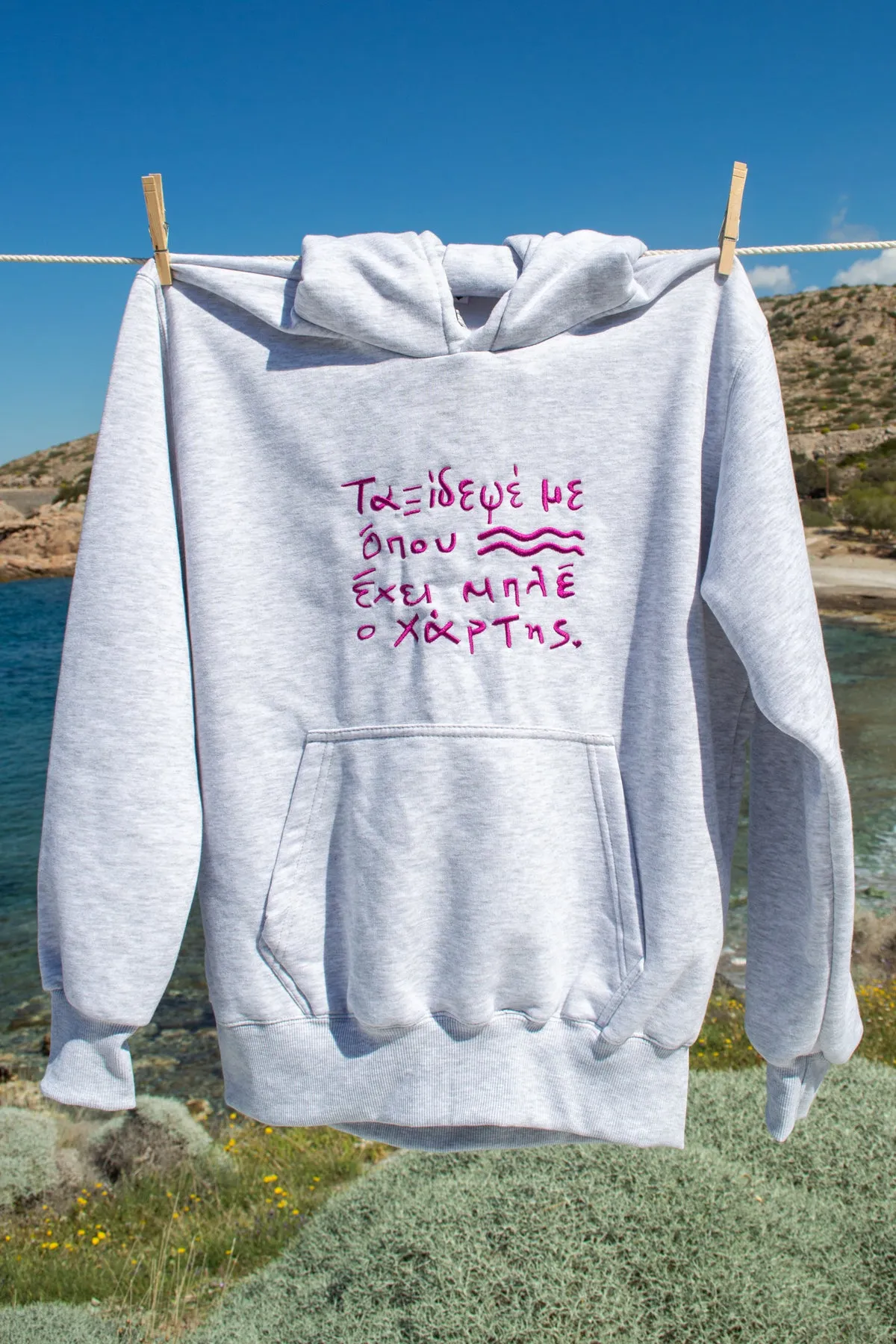 "Taksidepse me" Hoodie in Light Grey 𝗢𝗻𝗲 𝗦𝗶𝘇𝗲
