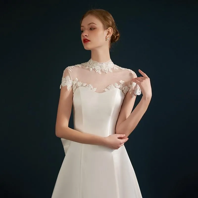 Satin main wedding dress 2022 new summer temperament high-level minimalist atmospheric French retro small drag-tail welcome small man