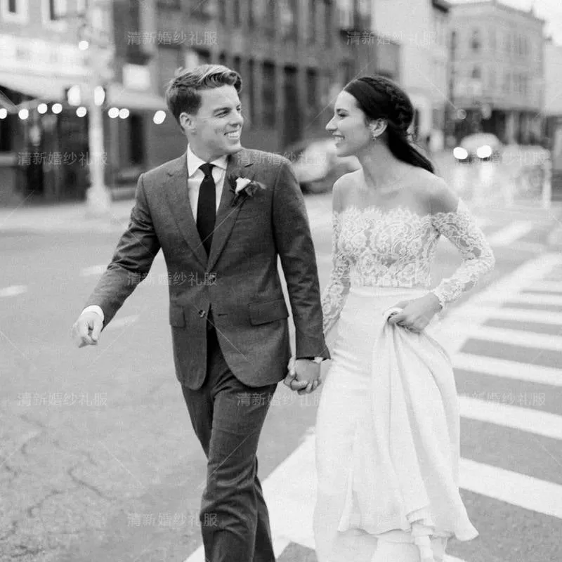 Spring new minimalist satin wedding dress fashion princess round collar a word shoulder show thin tail bride light wedding dress.