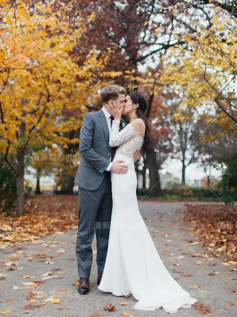Spring new minimalist satin wedding dress fashion princess round collar a word shoulder show thin tail bride light wedding dress.